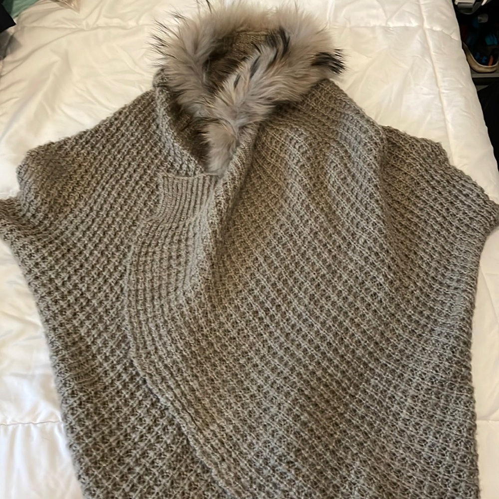 Linda Richard’s open wrap shawl/cardigan with fur collar